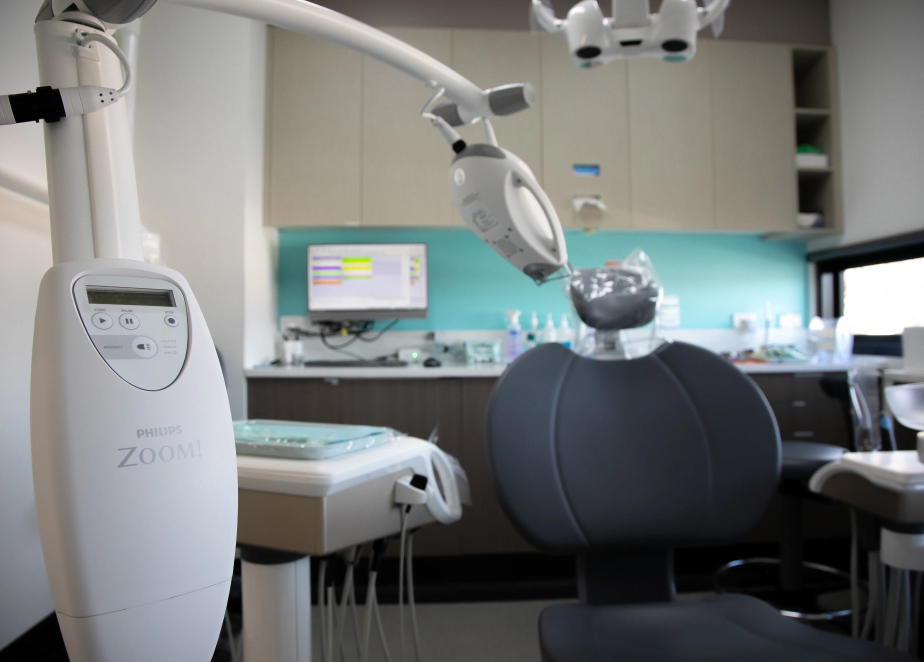 Phillips Zoom technology teeth whitening service